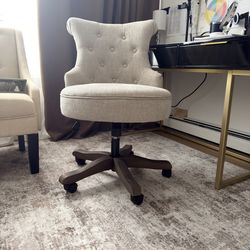 Elegant Tufted Office Chair – Light Gray, Like New