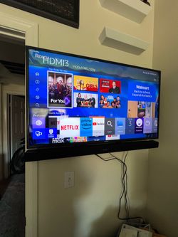 Samsung 40” TV w/ sound bar and wall mount
