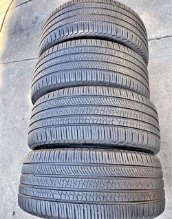 285/40r23 Pirelli tires con 80% de Vida Las 4