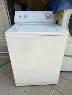 Whirlpool top load washing machine in good condition. Azusa