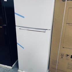 Element Top-Freezer Apartment Size 17.6cu.ft