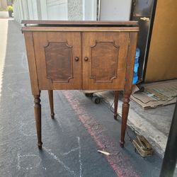 Dressmaker Sewimg Machine And  Cabinet