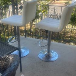 2 Bar Stools