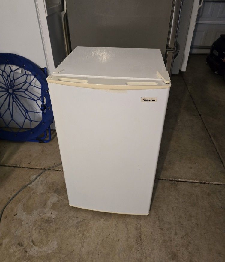 Magic Chef 3.6 Cu. Ft. Mini Fridge With Freezer 