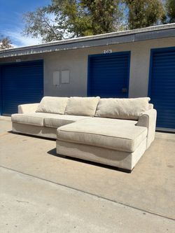 Oversized Chaise Sectional Couch 🛻Delivery Available🛻