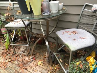 Glass table with 2 chairs