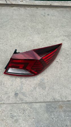 2019 2020 Hyundai Elantra  RH tail light