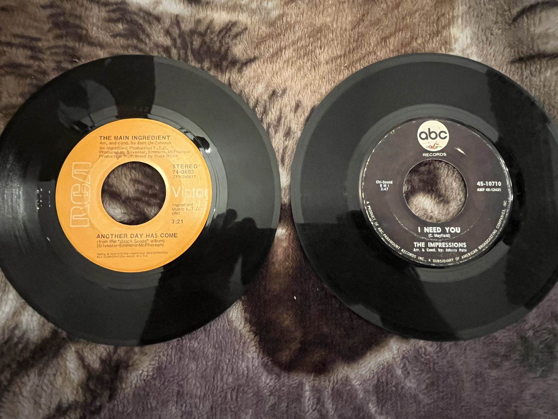 6 Vintage Vinyl 45's. $10