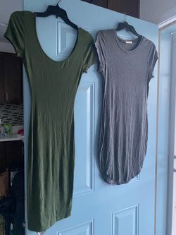 Dress.  Looks like new ,  Size  (  Medium )  all   Fo