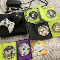 Xbox 360 Bundle (Games, Controllers, Kinect)