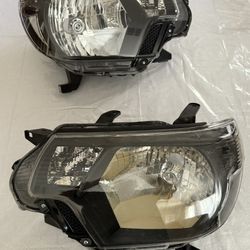 2012-2015 Toyota Tacoma Headlights 