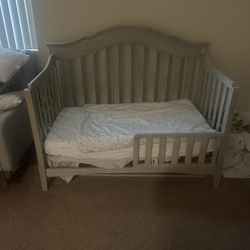 Delta Children 6 in 1 Convertible Crib