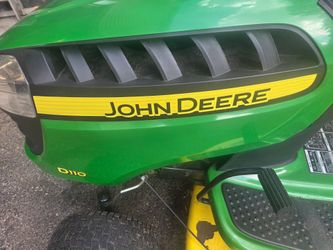 John Deere D110 Riding Lawn Mower