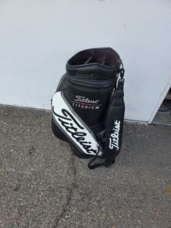 Titleist Titanium leather big cart / shoulder golf bag 6 slots with towel Used

Premium bag. Elegant look.

Got few scuffs and couple of cuts (shown i