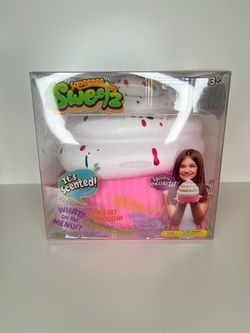 Squeezee Scented Squishy Cupcake Toy