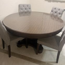 Raymour & Flanigan Fallon Dining Table