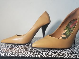 Beige stiletto