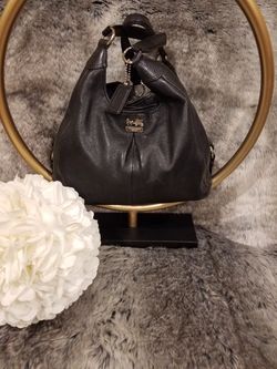 Beautiful PreLoved AUTHENTIC Coach Leather Handbag ONLY $80!!!!