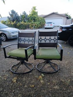 Outdoor Swivel Patio Chairs with Cushions – Set of 2