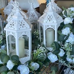 Floral table decoration .