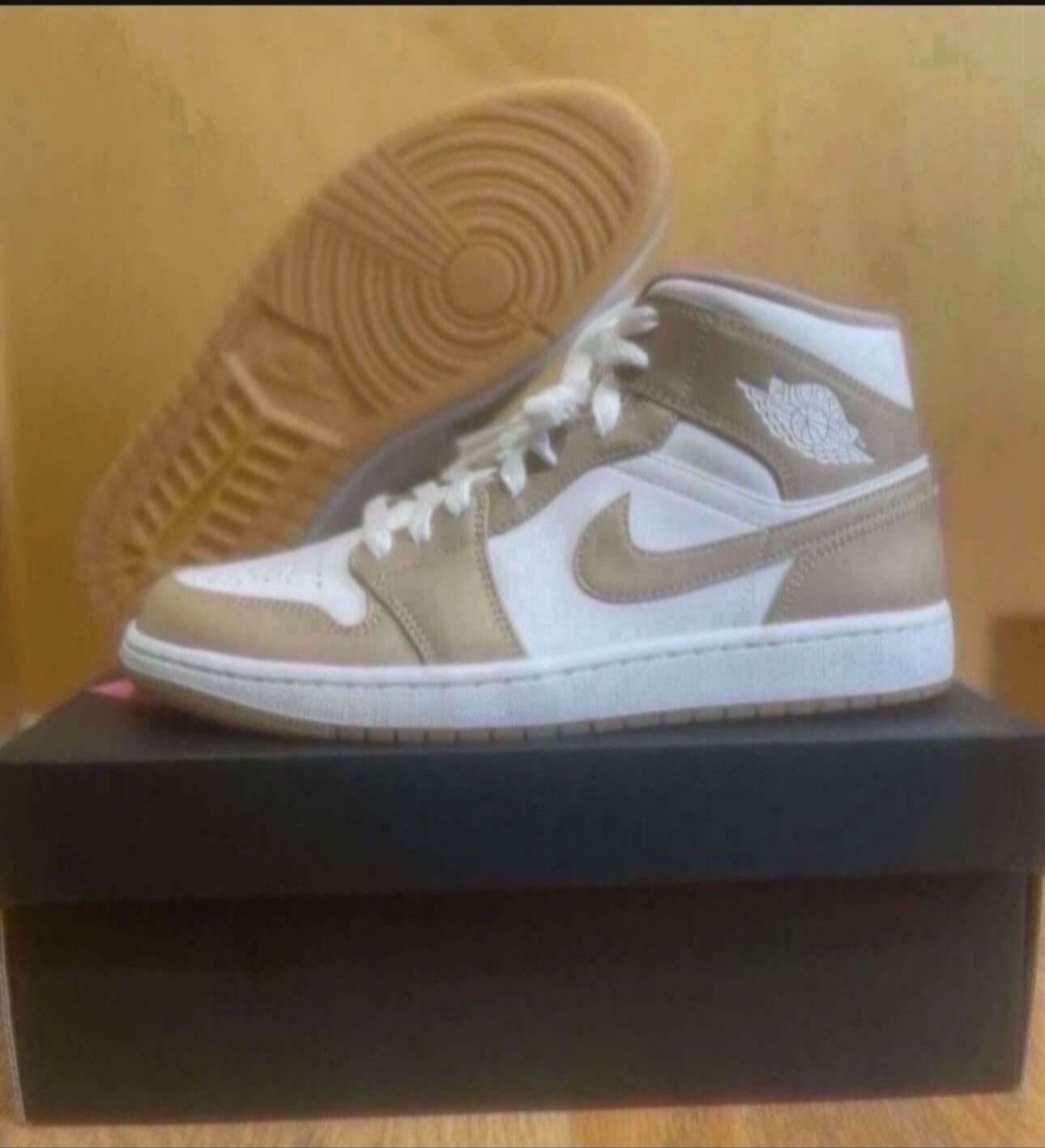 Nike Air Jordan 1 Mid Tan Gum White Size 9 Brand New 