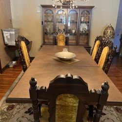 Dining Room Table 