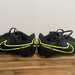 Nike Tiempo Soccer Cleats Youth Size 6