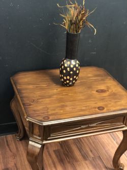 Corner table