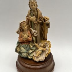 Music Box Hand Painted Made In Italy. Style N.28/M. Mary, Joseph & Jesus. Play : “Silent  Night
