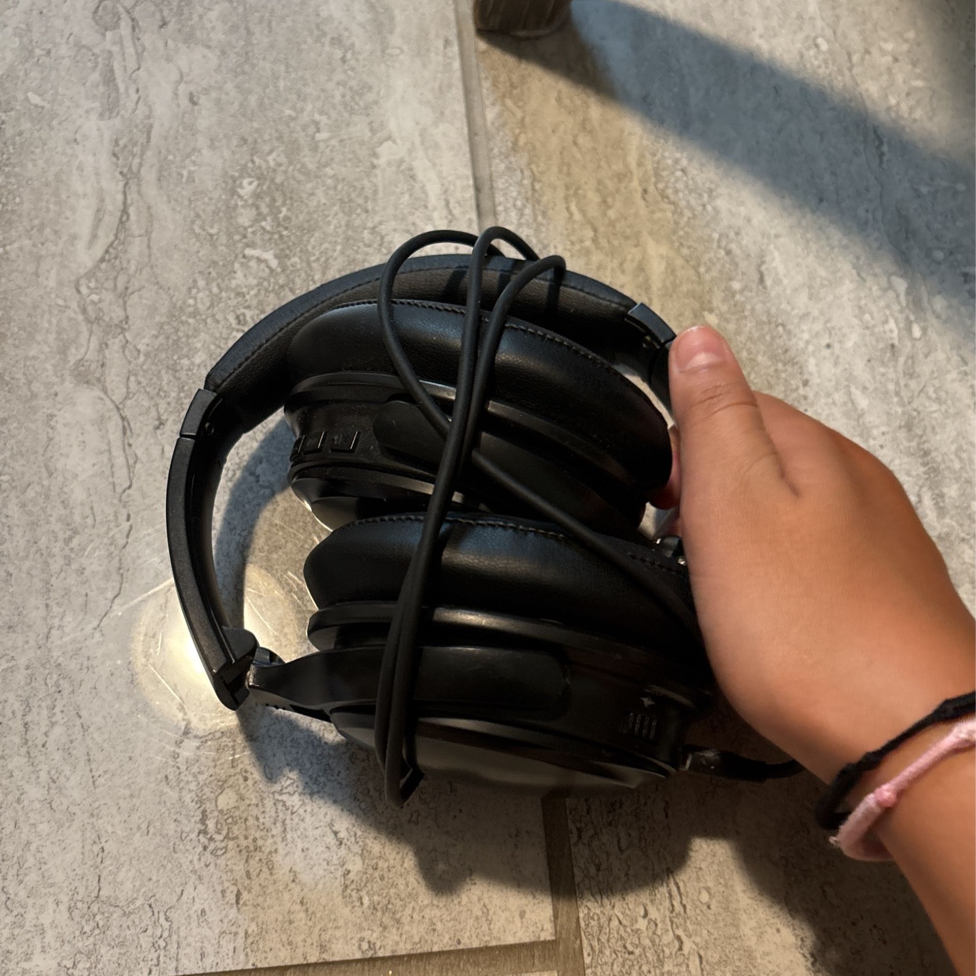 headphones 