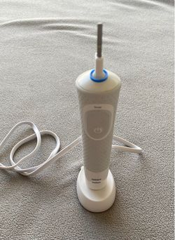 Oral-B Braun Oscillating Rechargeable Toothbrush Handle, Charger, Cord - Excellent Condition