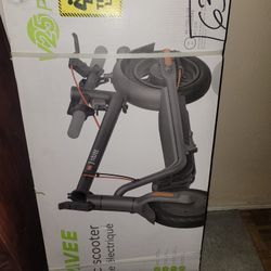 Navee v25 pro electric scooter with adjustable speed and led headlight