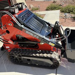 2025 AGT LRT23 Mini Skid Steer – BRAND NEW / OPEN BOX 23 HP– 10 Minutes Use