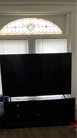 75in Samsung w/stand
