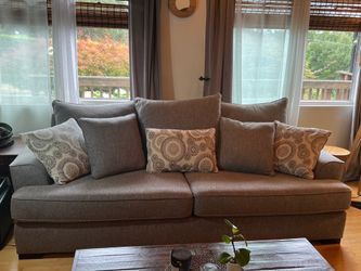 98” Oversized Deep Seat Sofa – Excellent Condition