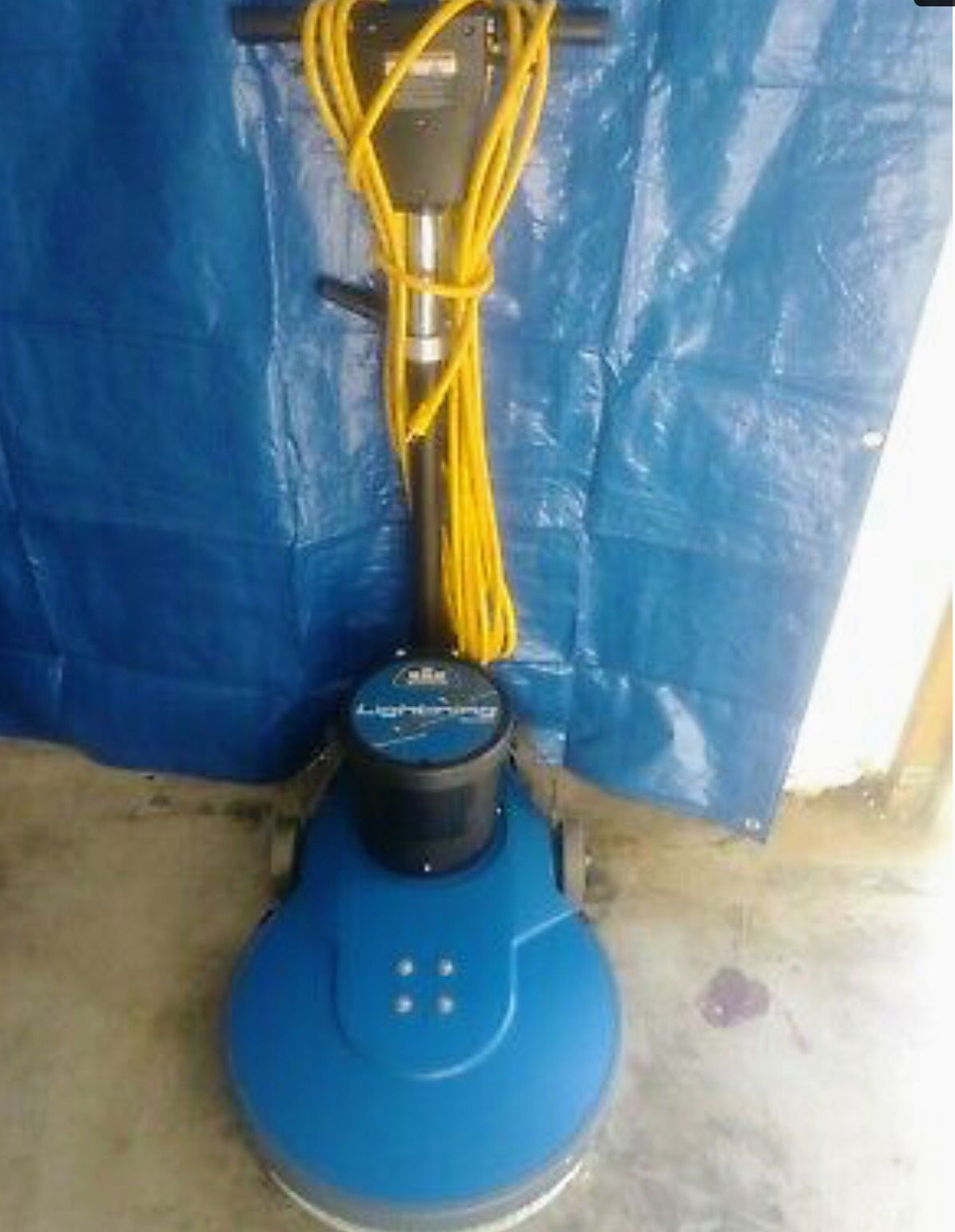 Excellent condition Windsor Lightning 20 Inch 1500 Floor Burnisher Buffer great gud small business or your own home great investment don't miss out p