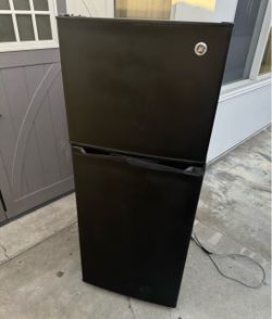 Refrigerator 11.6 cu household fridge freezer 11.6 cubics (free local delivery)