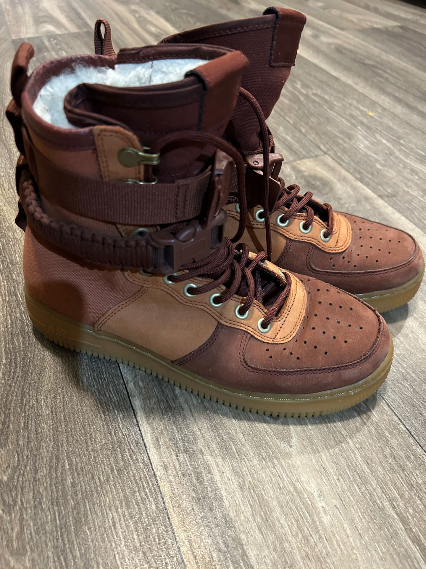 Nike SF Air Force 1 premium sneakers