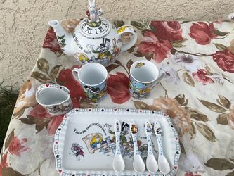 Alice In Wonderland Tea Set