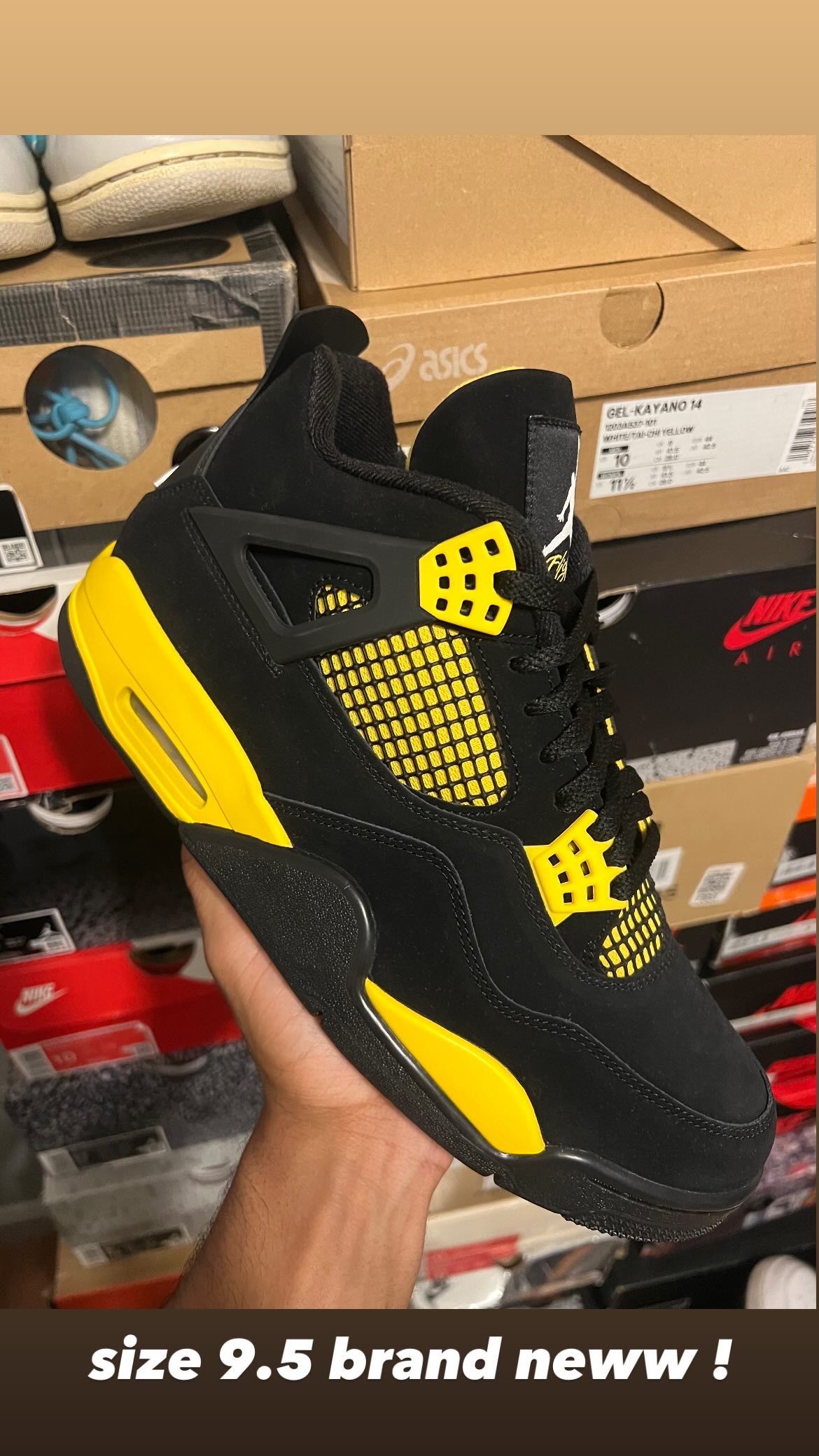 yellow thunder jordan 4