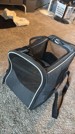 Soft pet carrier