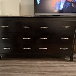 Dresser & Nightstand Set