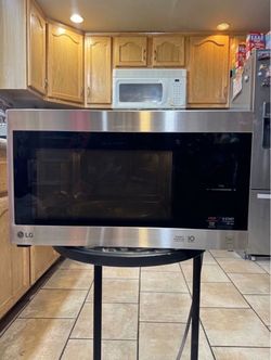 LG NeoChef Countertop Microwave