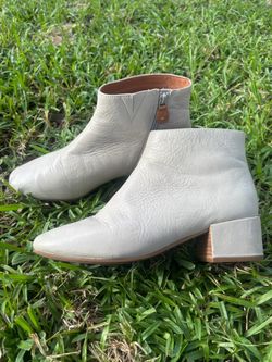 TOMS Ella Bootie Size 9