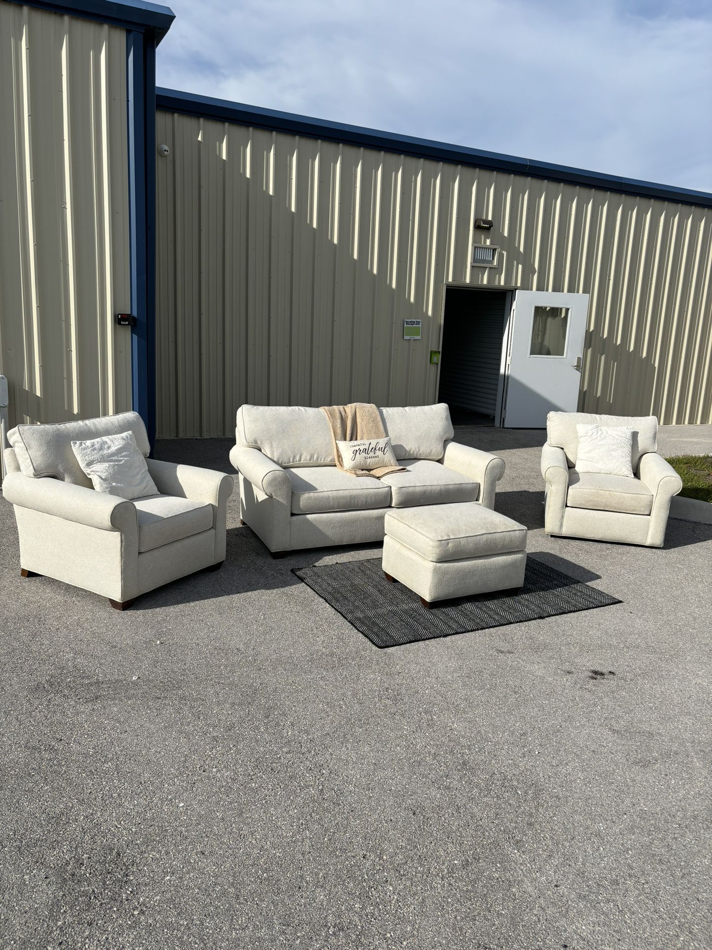 Beautiful White Century Couch Set (Retail 6,800) (Free delivery)