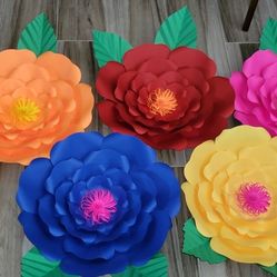 Paper Flowers And Paper Roses. Flores De Papel