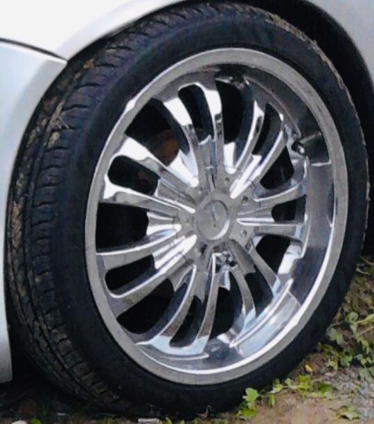 “17 Tyfun universal rims with tires