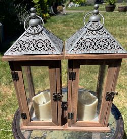 Set of 2 Wood and Metal Decorative Lanterns with LED Candles. Read description 1st