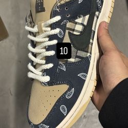 Travis Scott Dunks 