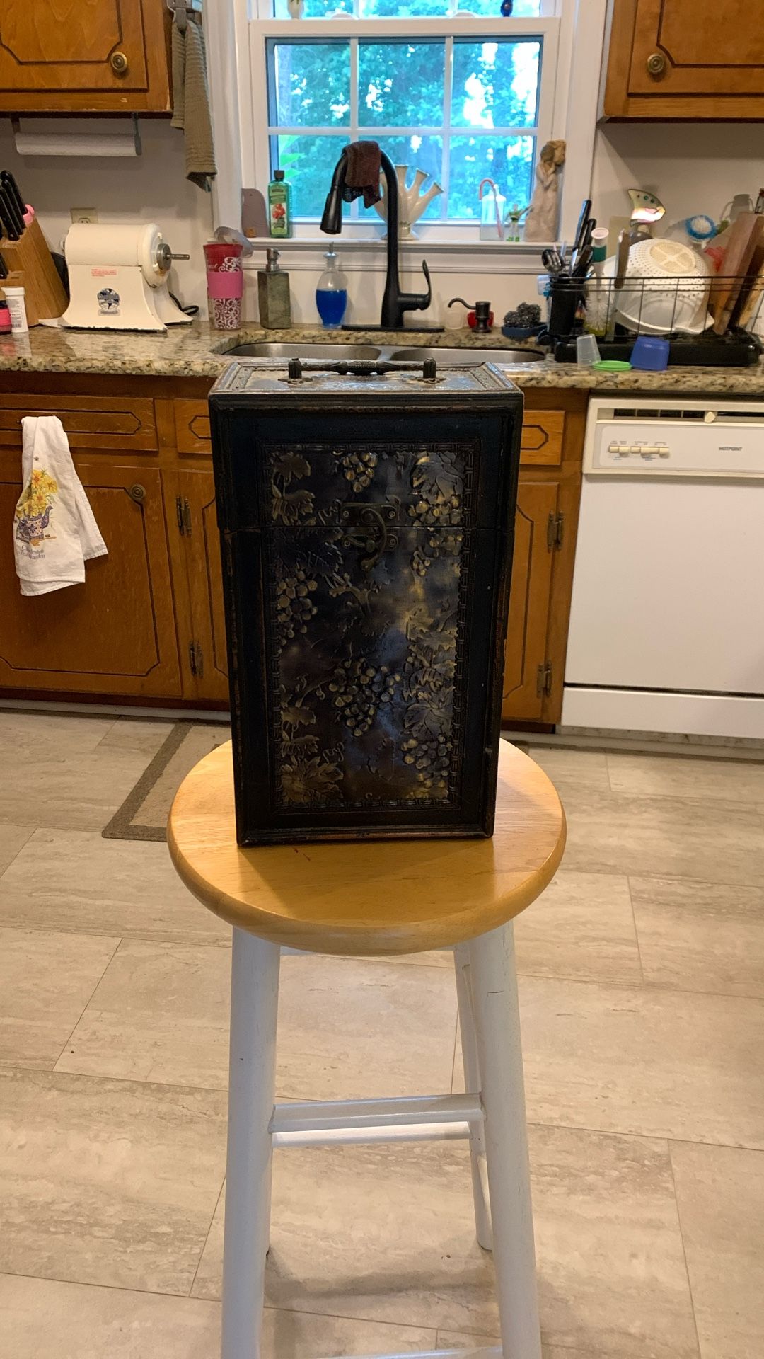 Wine bottle box